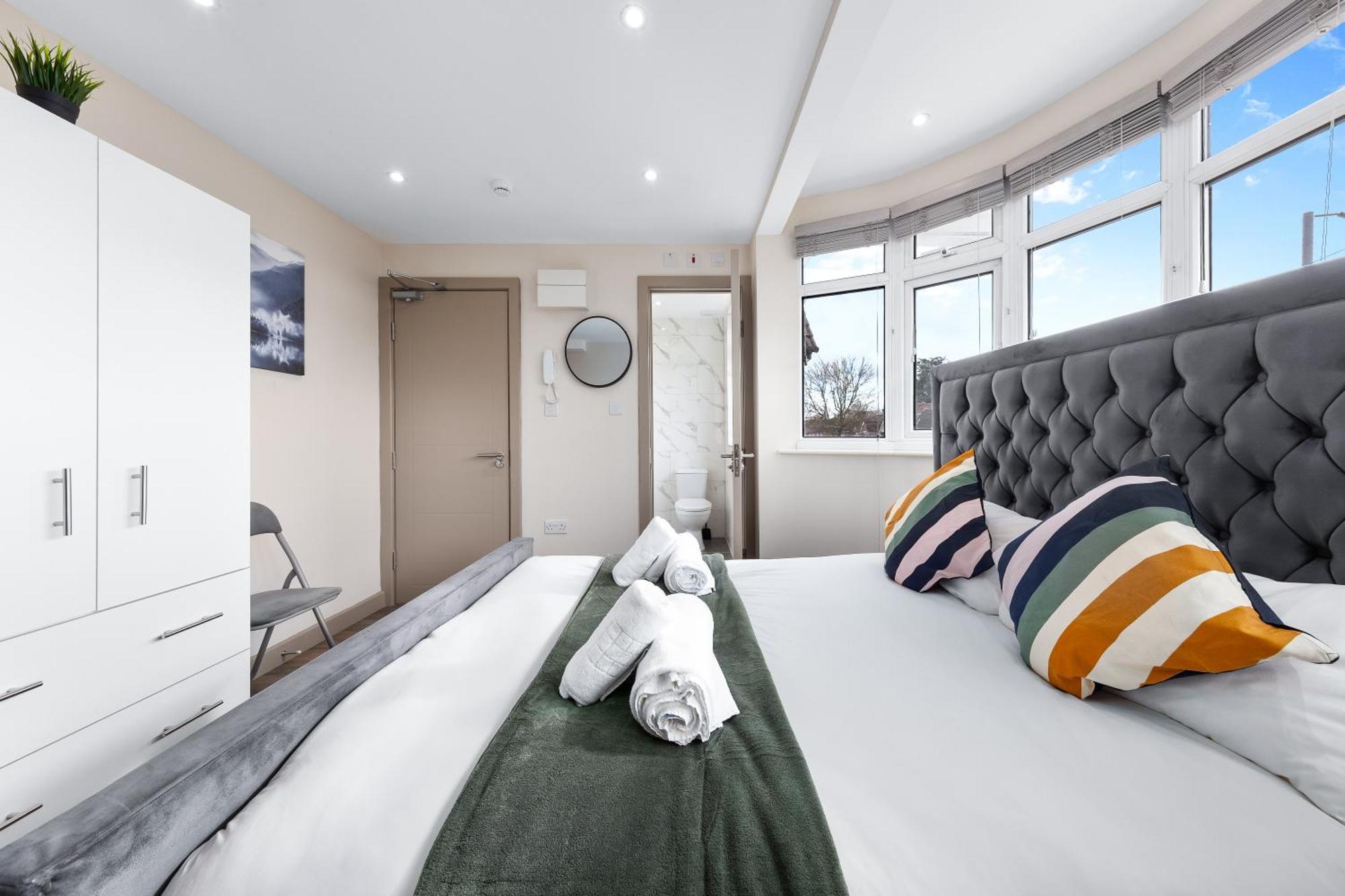 Serviced Ensuite Modern Studio - Sleeps 2 - Near Wembley Stadium - Good Transport Link To Central London - Harrow Ha3 Hatch End 외부 사진