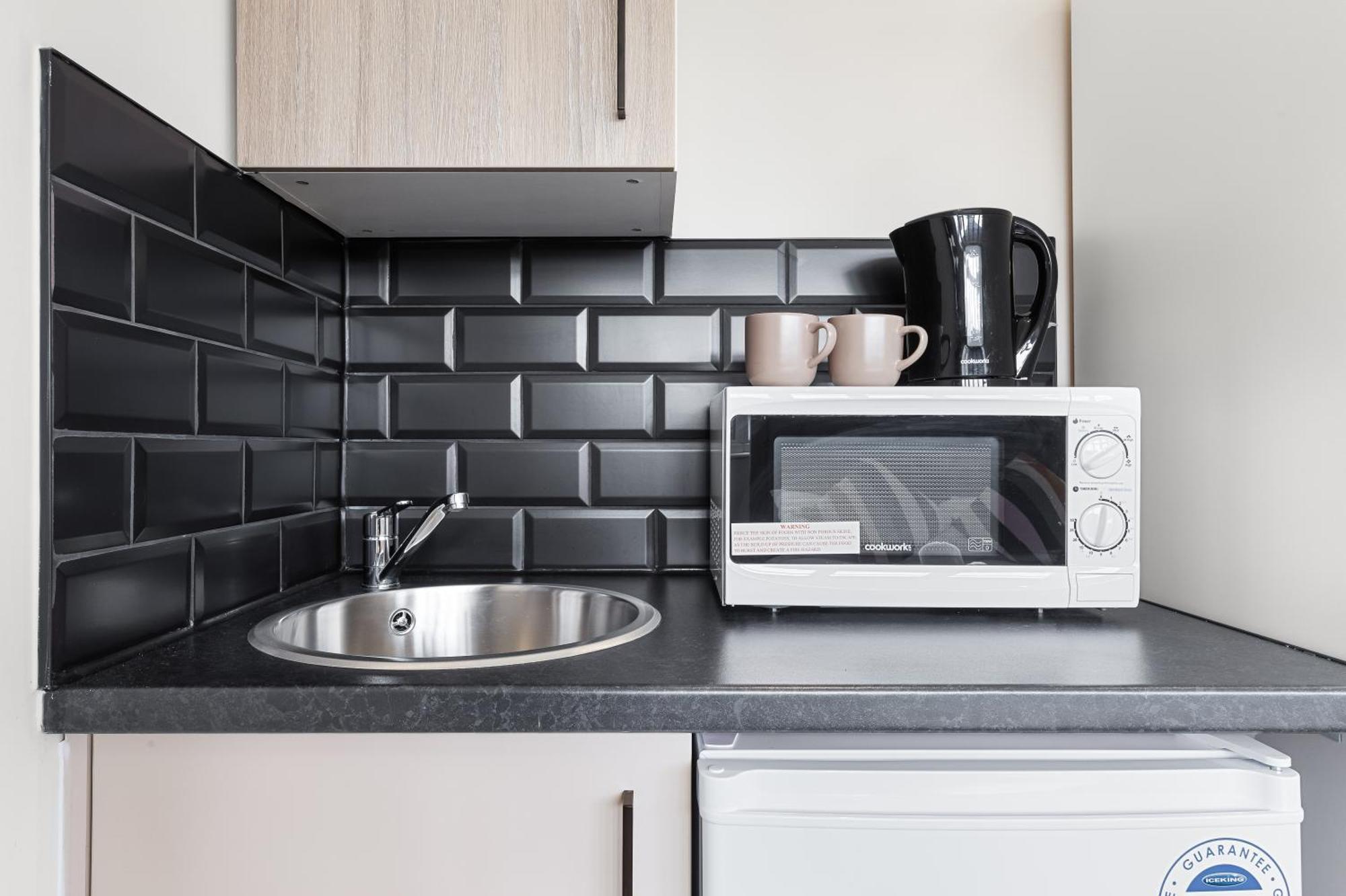 Serviced Ensuite Modern Studio - Sleeps 2 - Near Wembley Stadium - Good Transport Link To Central London - Harrow Ha3 Hatch End 외부 사진