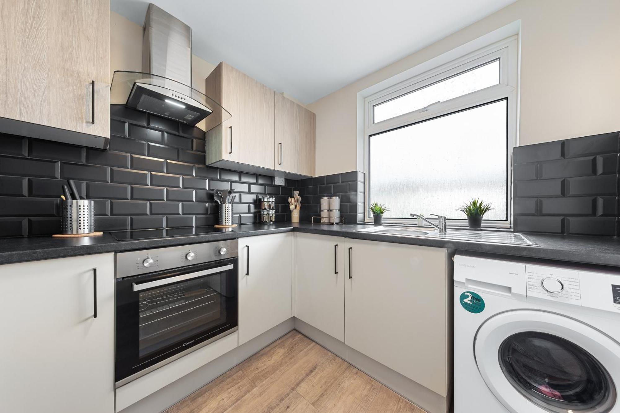 Serviced Ensuite Modern Studio - Sleeps 2 - Near Wembley Stadium - Good Transport Link To Central London - Harrow Ha3 Hatch End 외부 사진