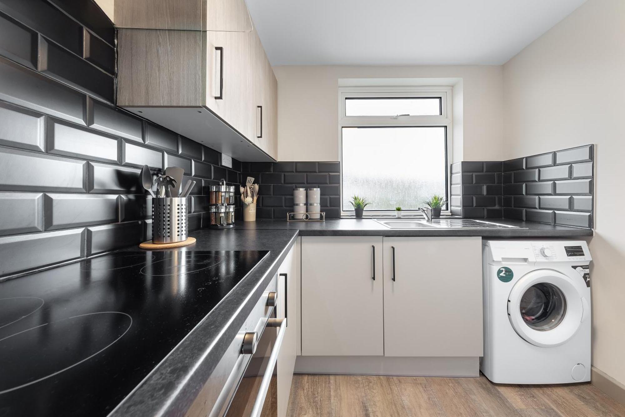 Serviced Ensuite Modern Studio - Sleeps 2 - Near Wembley Stadium - Good Transport Link To Central London - Harrow Ha3 Hatch End 외부 사진
