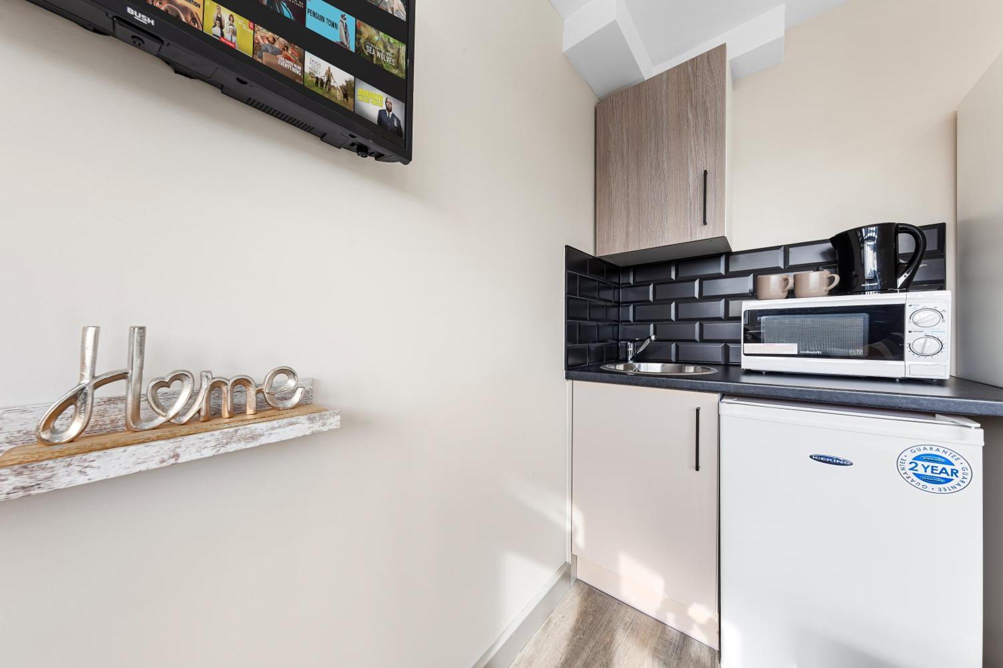 Serviced Ensuite Modern Studio - Sleeps 2 - Near Wembley Stadium - Good Transport Link To Central London - Harrow Ha3 Hatch End 외부 사진